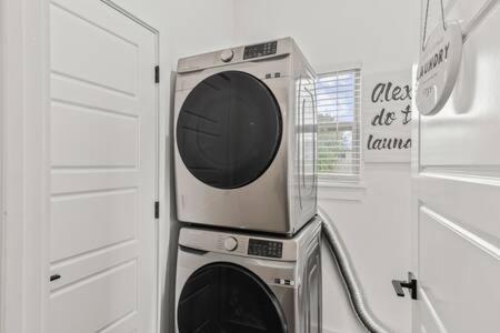 The Warhol - Pet-Friendly Apartment 本顿维 外观 照片